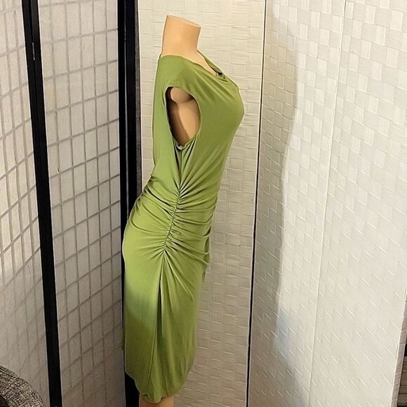 EVAN-PICONE DRAPED NECKLINE SLEEVELESS RUCHED MIDI DRESS - Picture 4 of 13